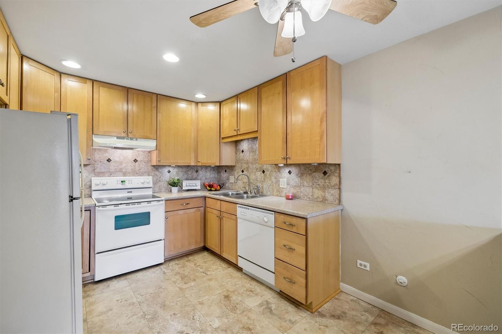 650 S Clinton Street 2D