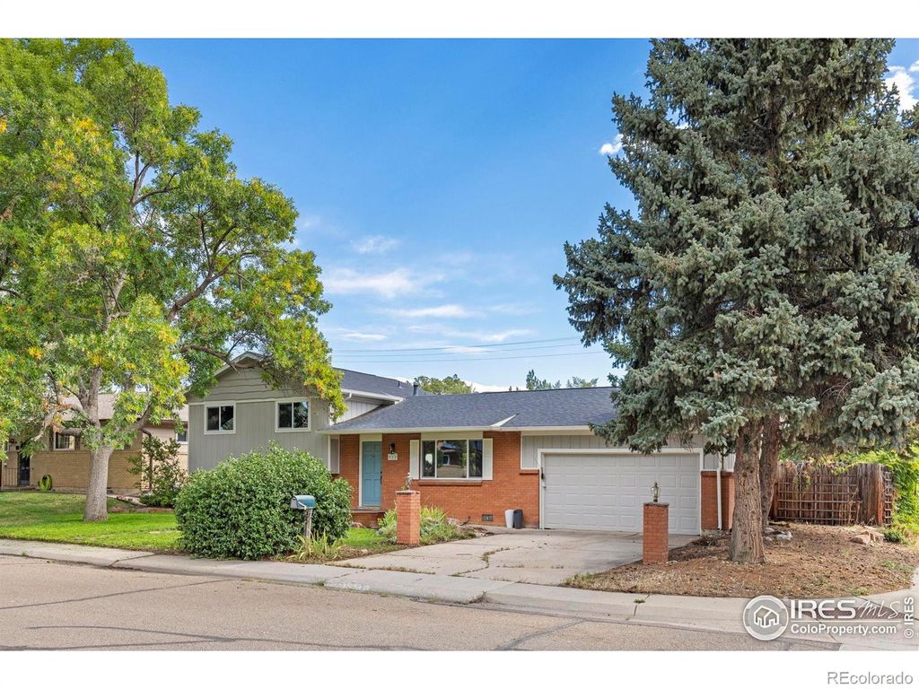 Photo of 922 S Coffman Street, Longmont, CO 80501 (MLS # IR1044296)