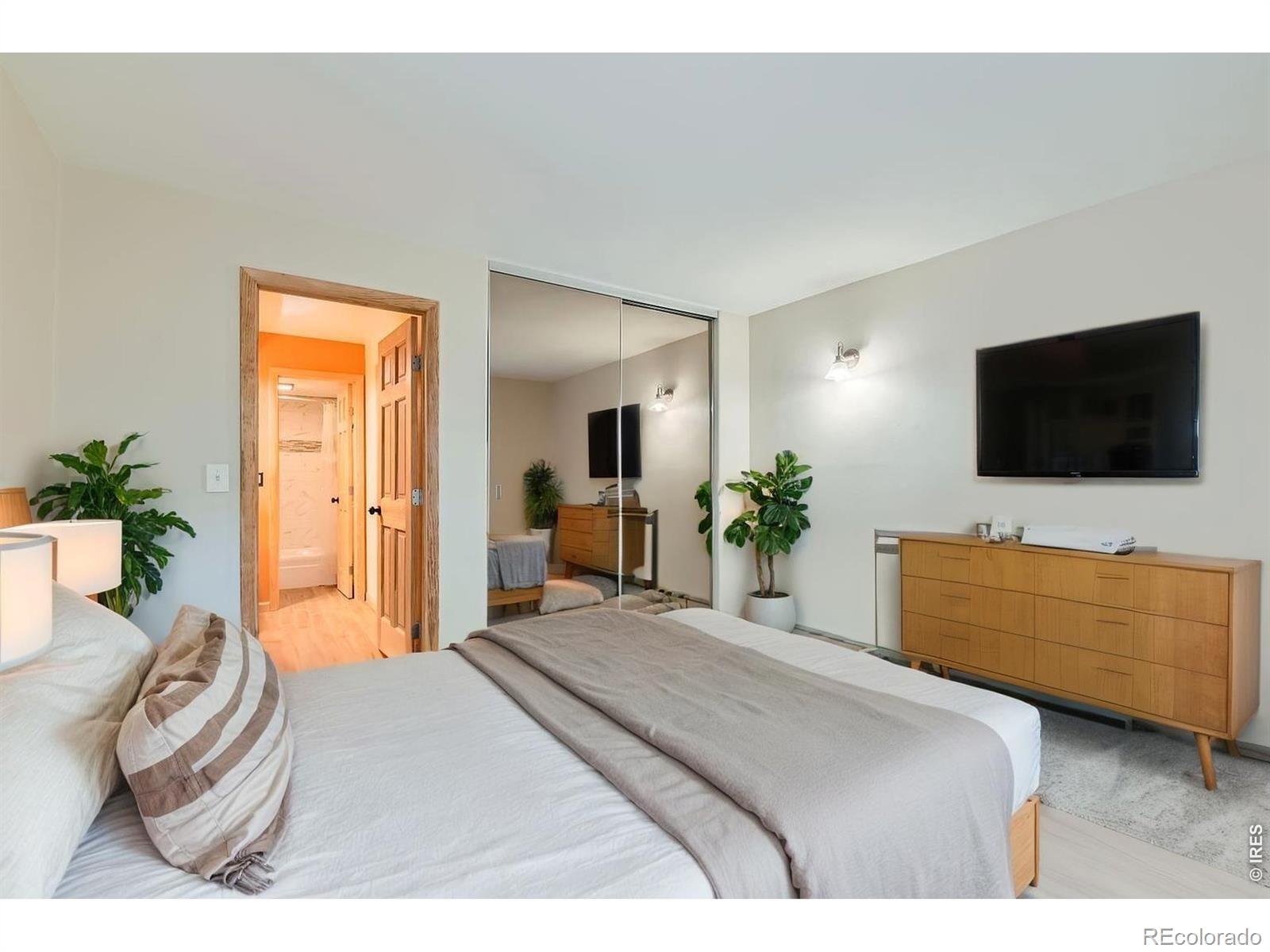 2227 Canyon Boulevard 253