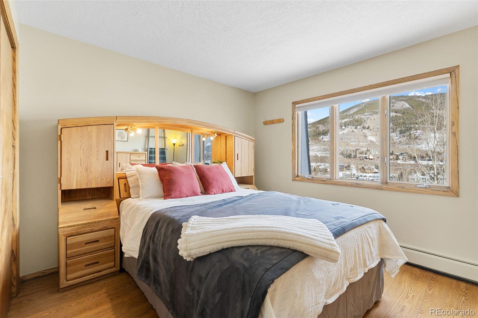 240 E La Bonte Street 47