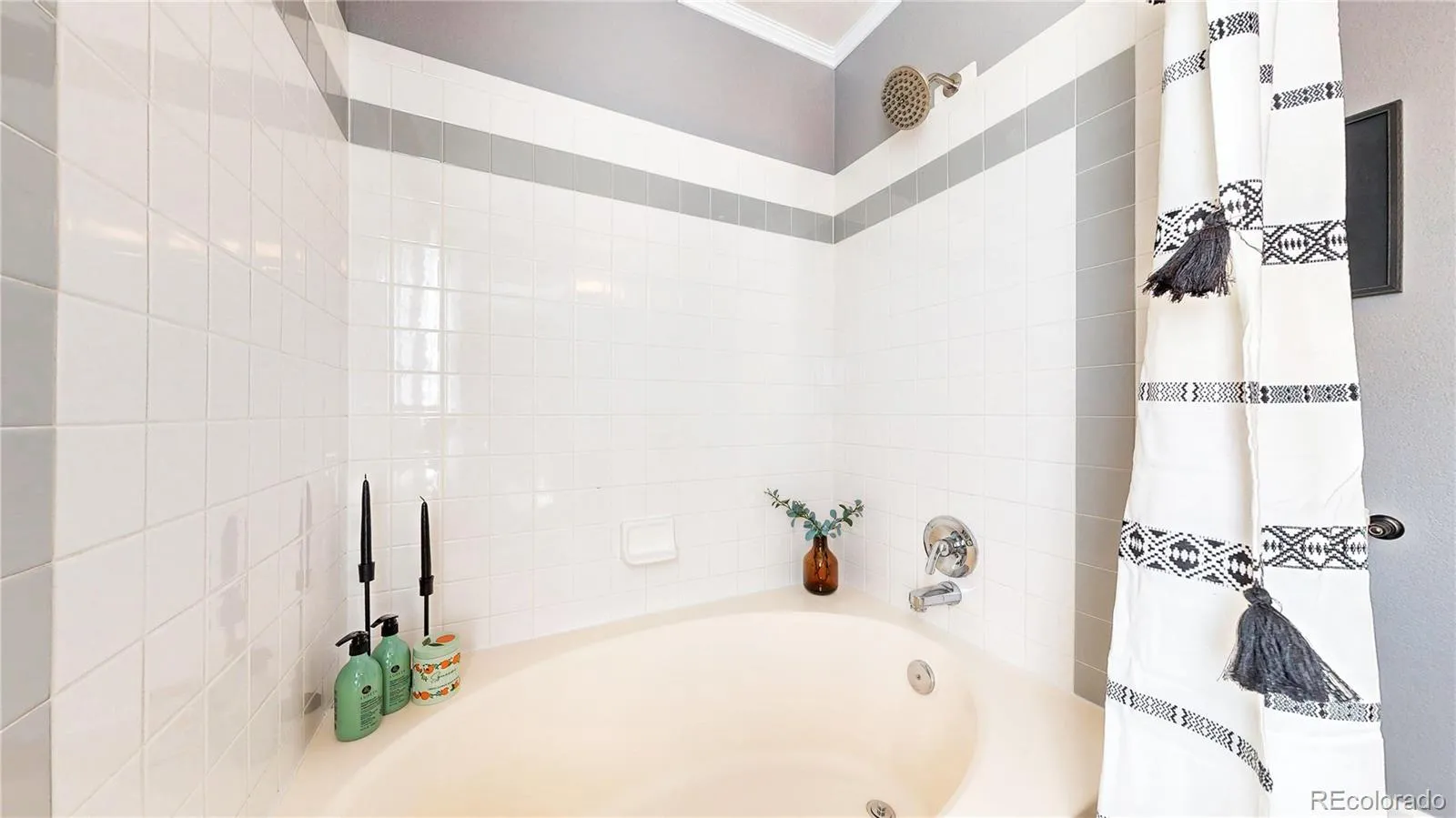 Broomfield, Colorado 80020, United States, 4 Bedrooms Bedrooms, ,3 BathroomsBathrooms,Residential,Pending,82248