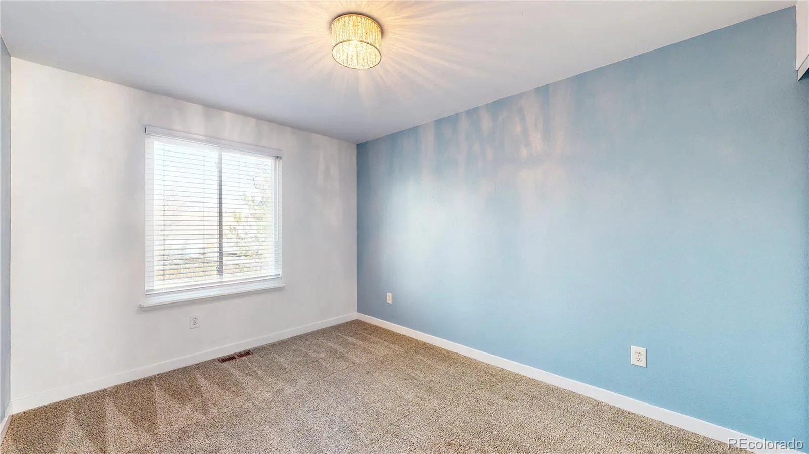 Broomfield, Colorado 80020, United States, 4 Bedrooms Bedrooms, ,3 BathroomsBathrooms,Residential,Pending,82248