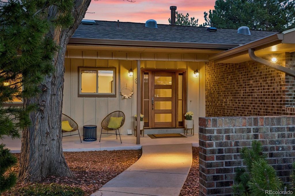 Photo of 6 Glenview Drive, Littleton, CO 80123 (MLS # 1829636)