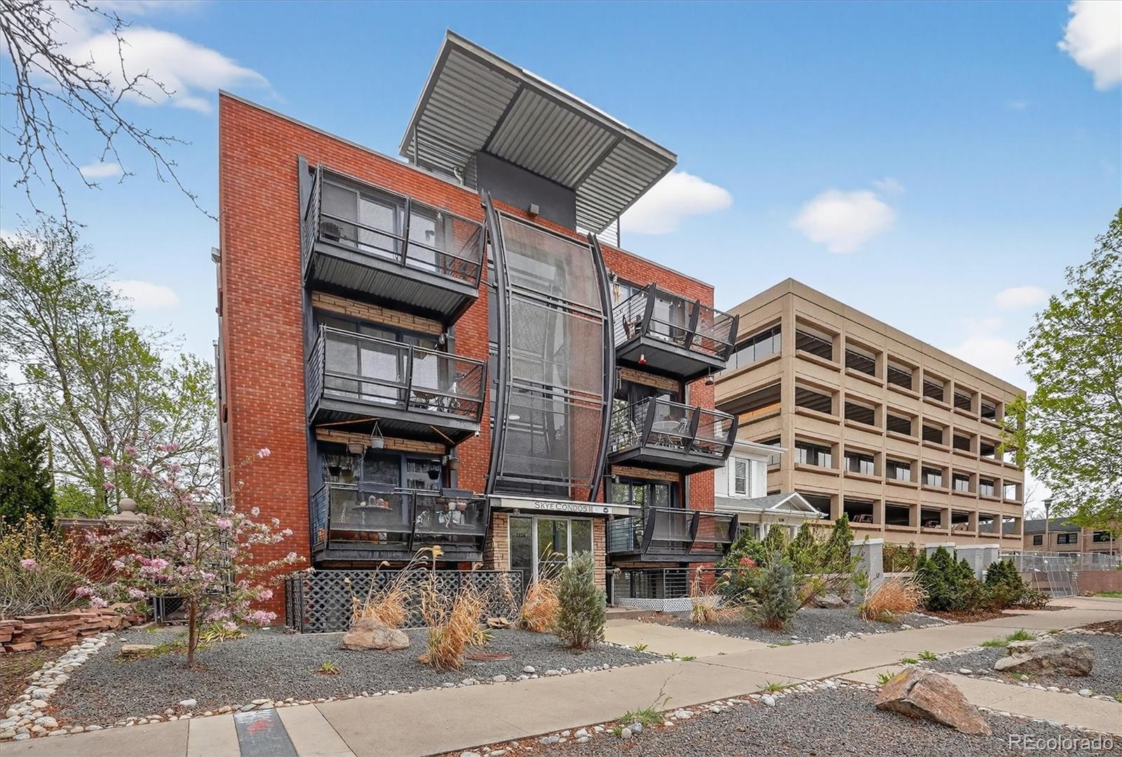 1336 N Logan Street 401