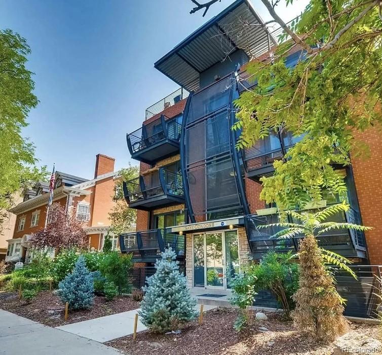 1336 N Logan Street 401