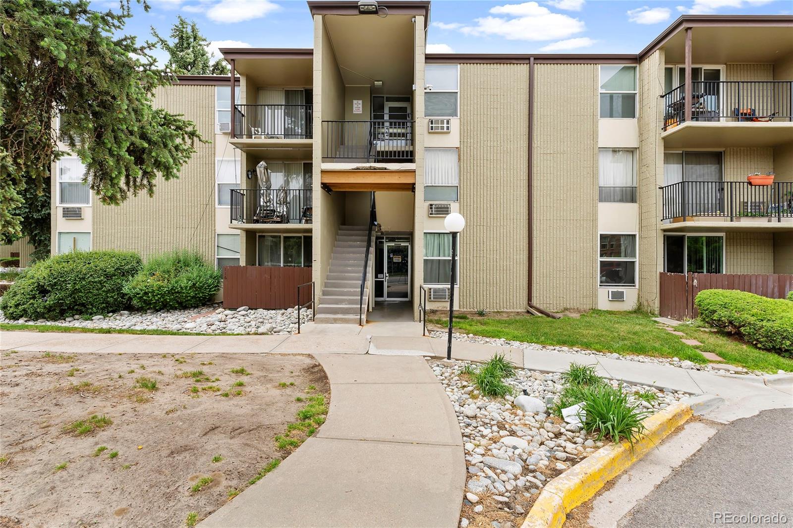 2231 S Vaughn Way 118B