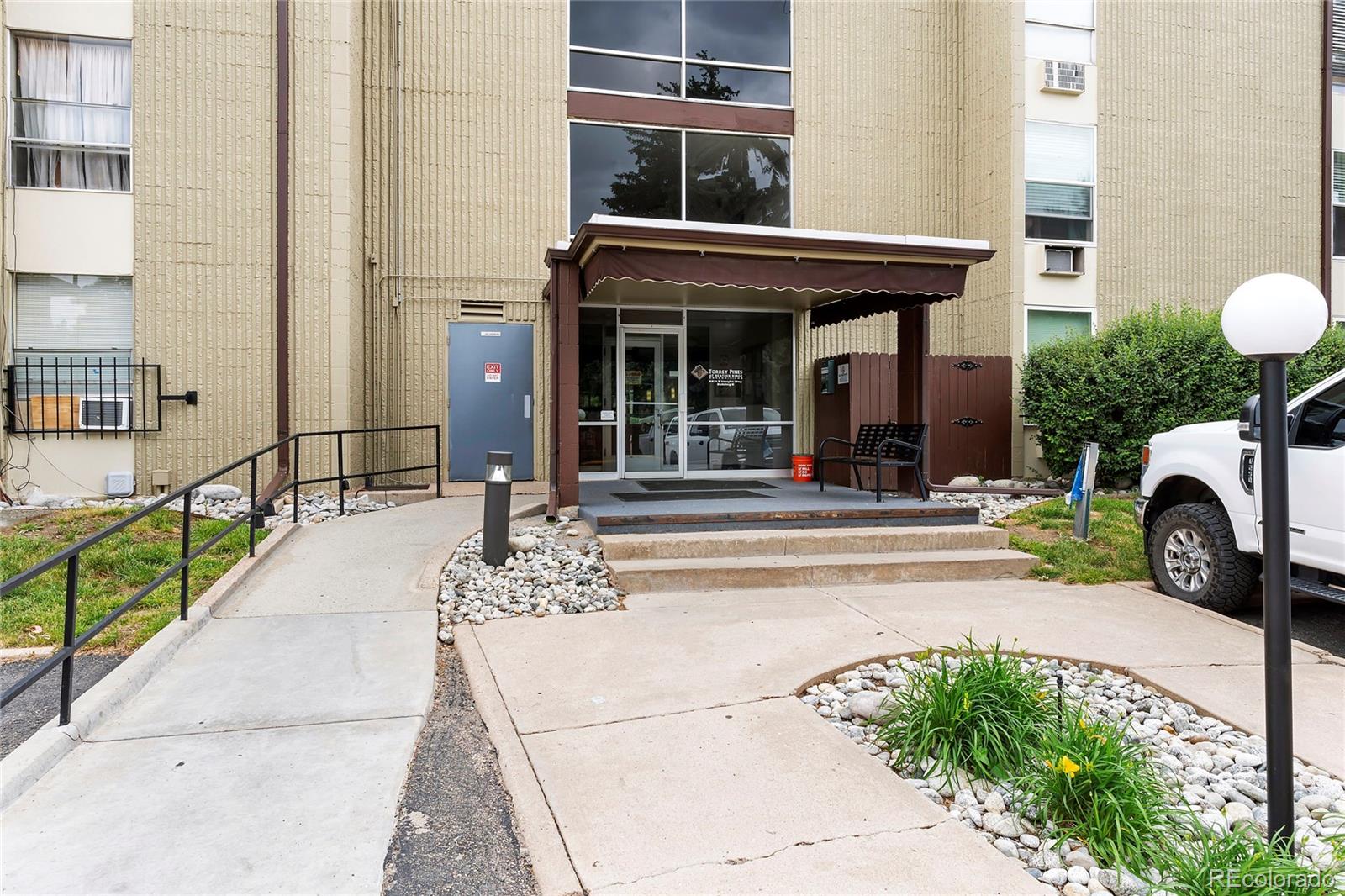 2231 S Vaughn Way 118B