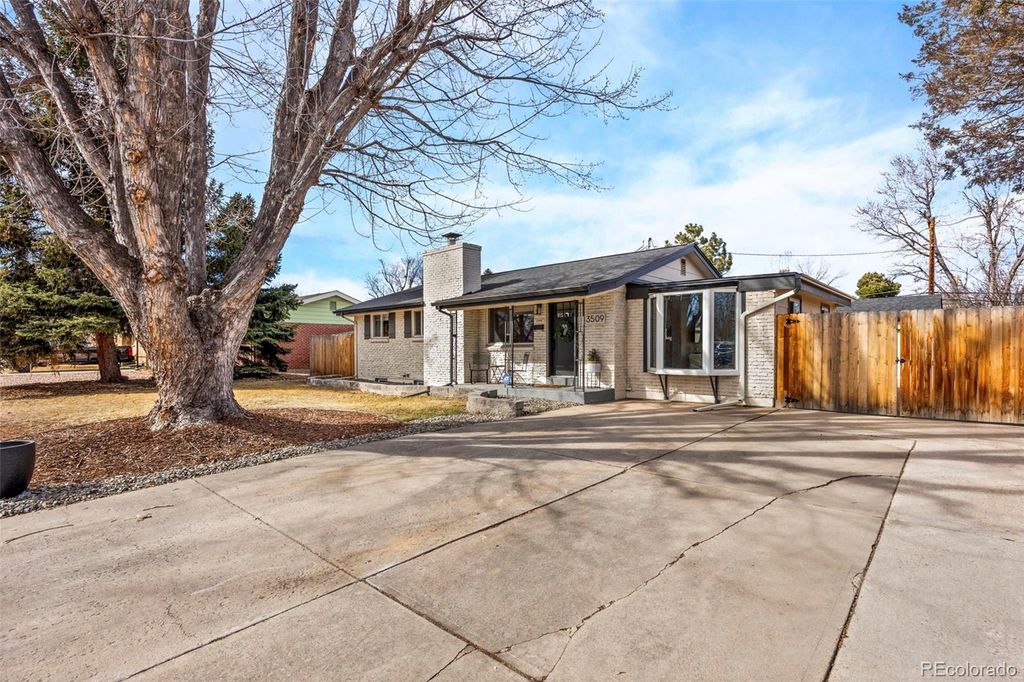 Photo of 3509 W Alamo Place, Littleton, CO 80123 (MLS # 6180148)