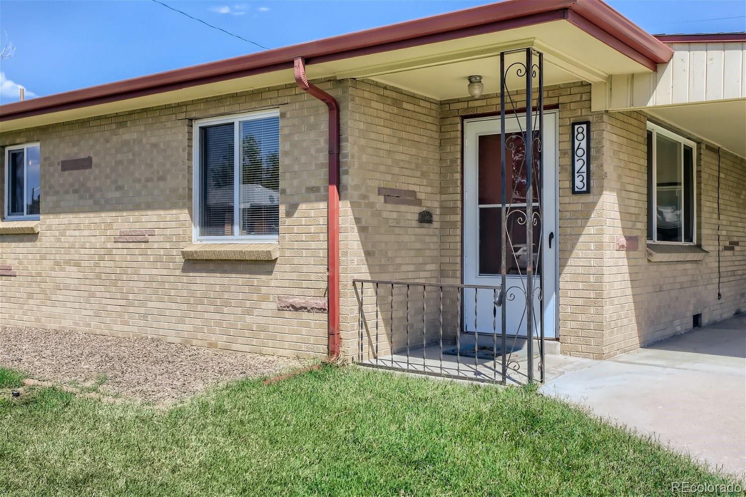 8623 W 54th Place