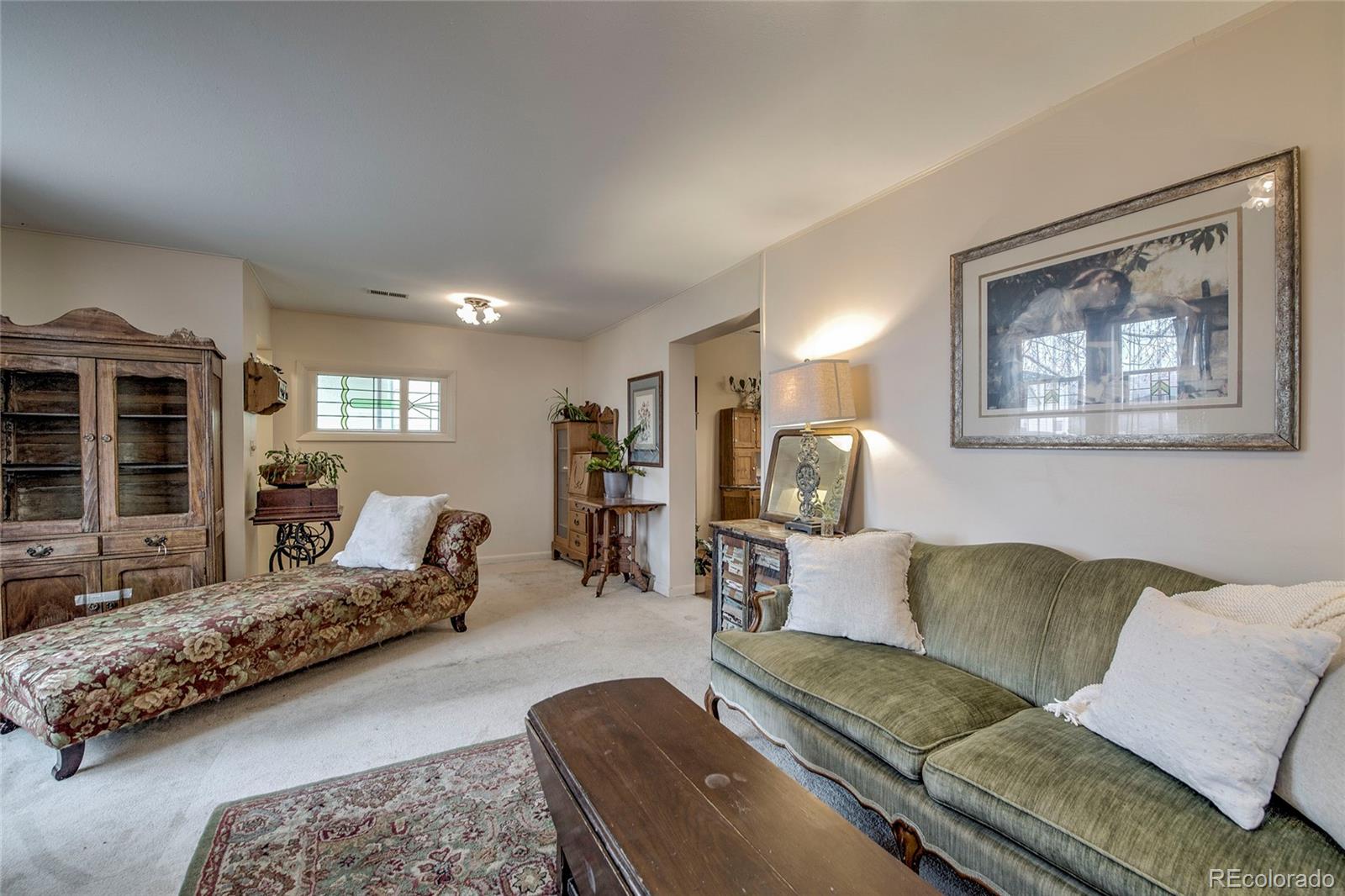 419 E 10th Street
