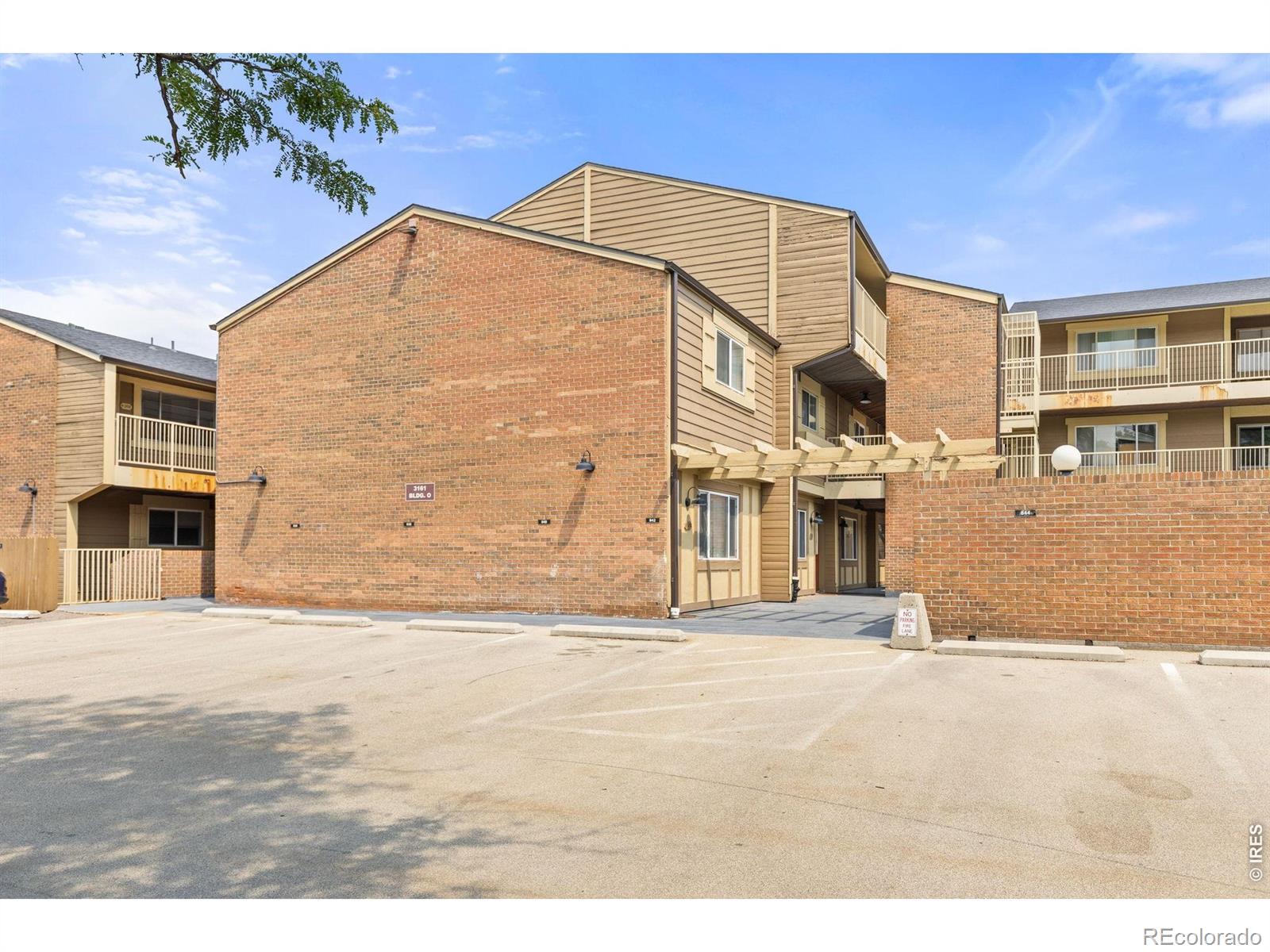 3161 Madison Avenue O428