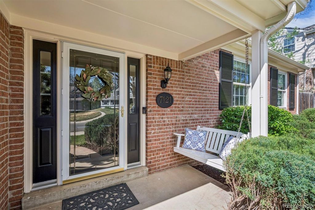 Photo of 7121 E Hinsdale Place, Centennial, CO 80112 (MLS # 7933459)