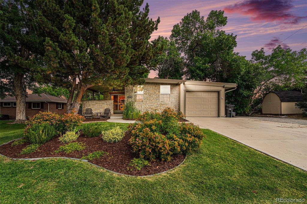 Photo of 2989 E Cresthill Avenue, Centennial, CO 80121 (MLS # 4817019)