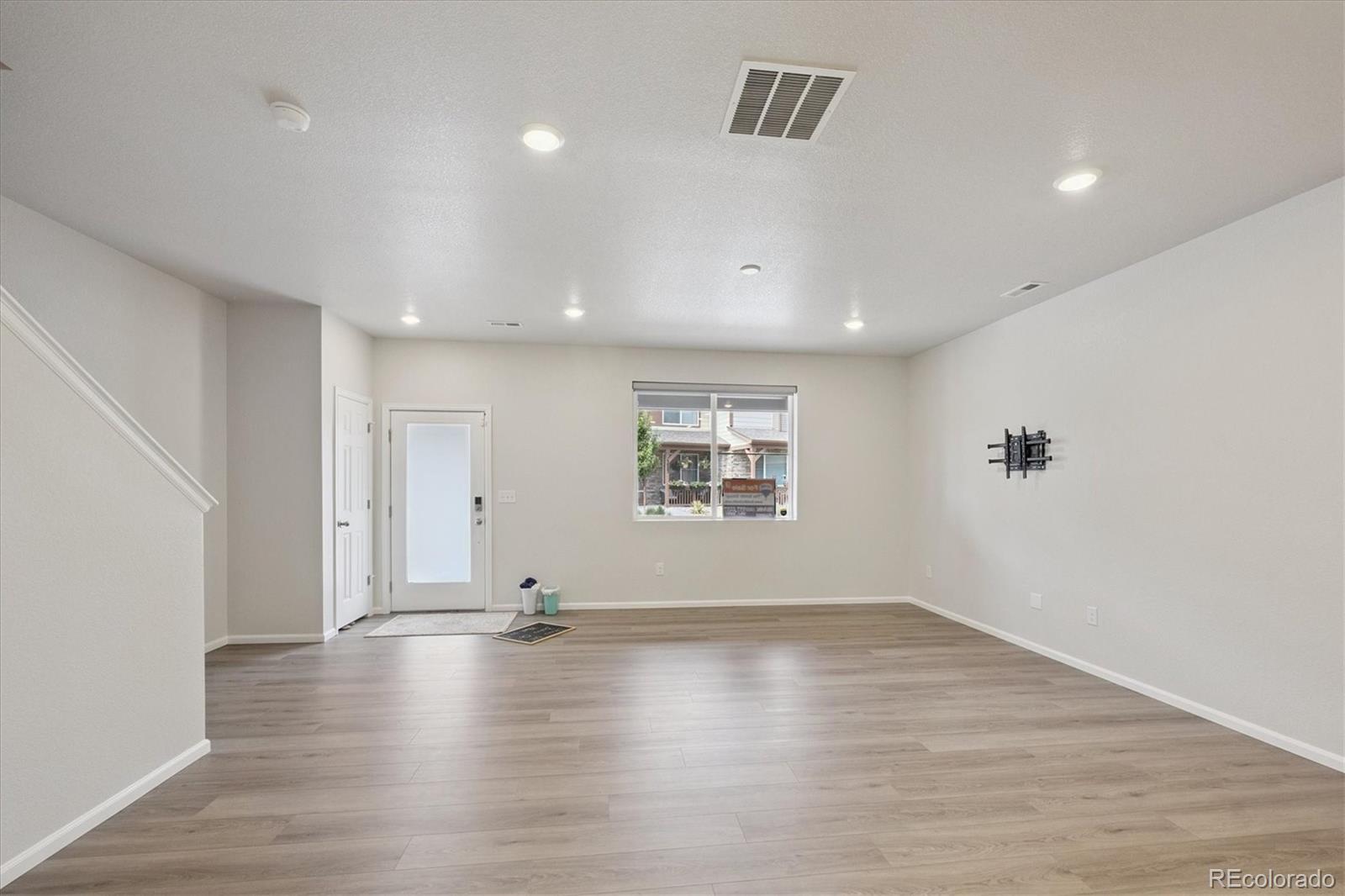 13927 Vispo Way