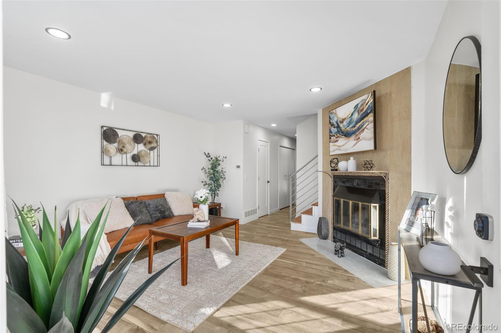 1811 S Quebec Way 12