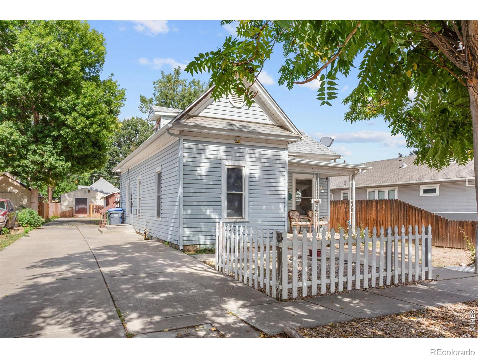 527 E 8th Street