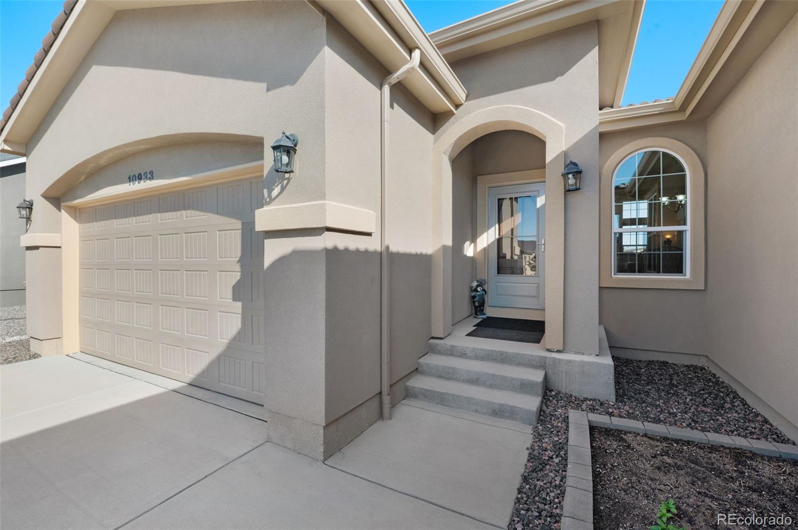 10933 Checo Way