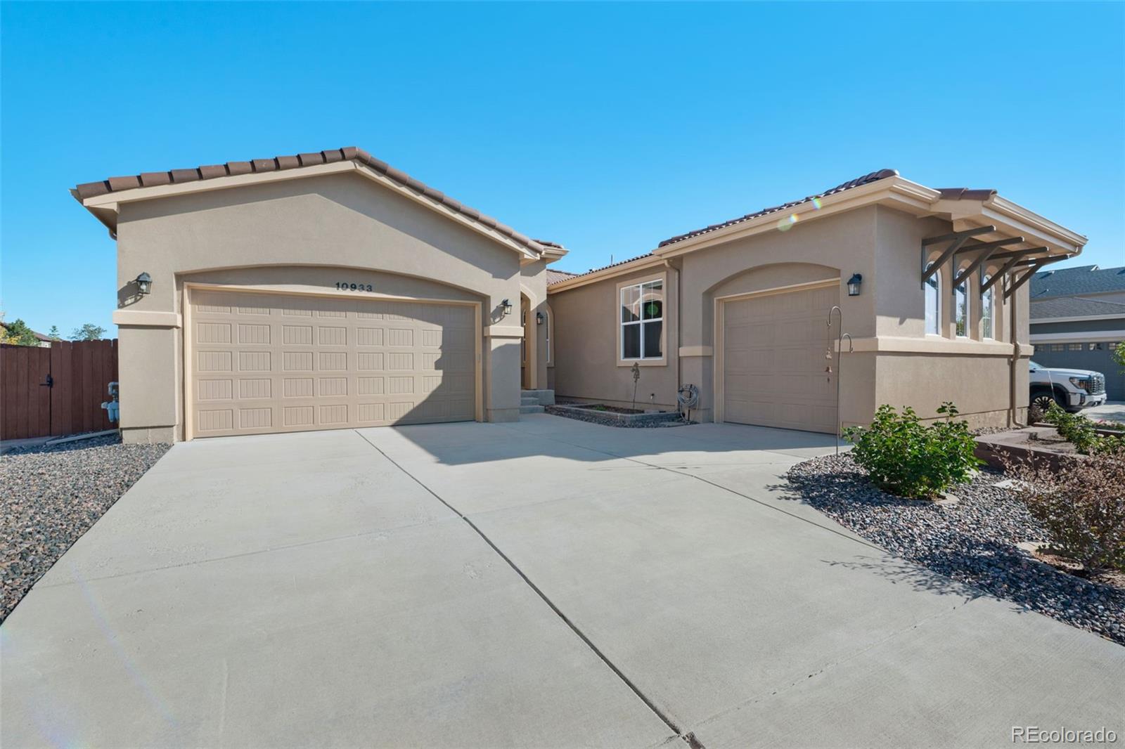 10933 Checo Way