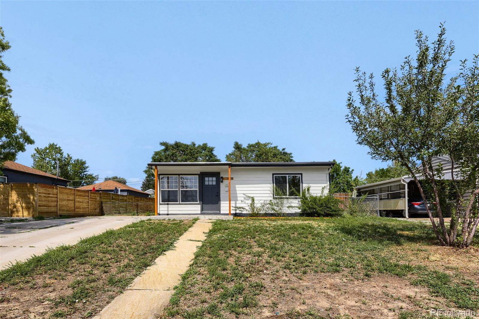 1631 W Hoye Place