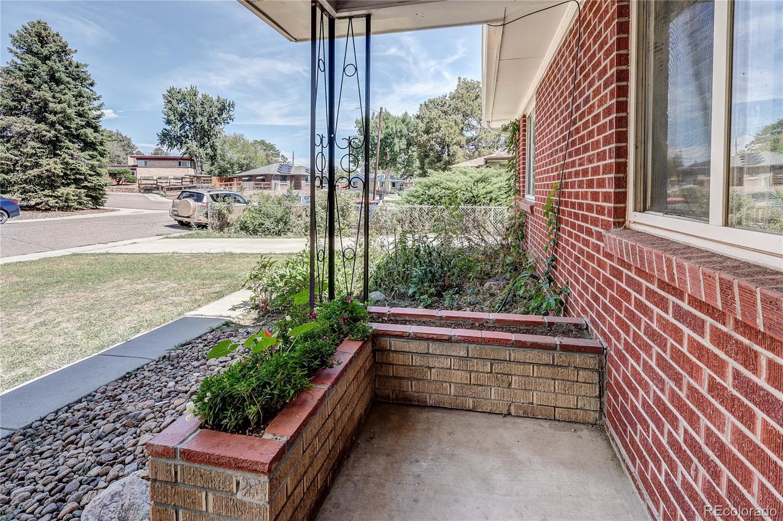 5550 Holland Drive