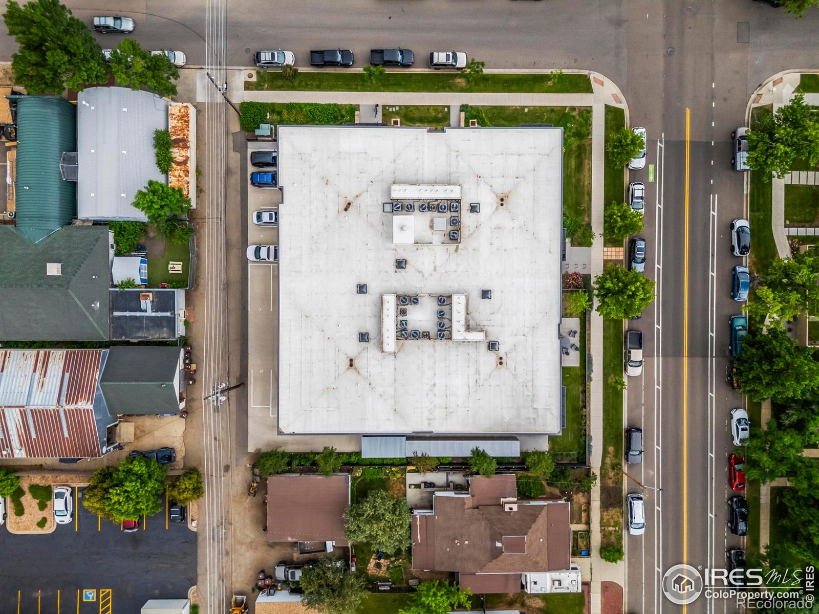 2718 Pine Street 301