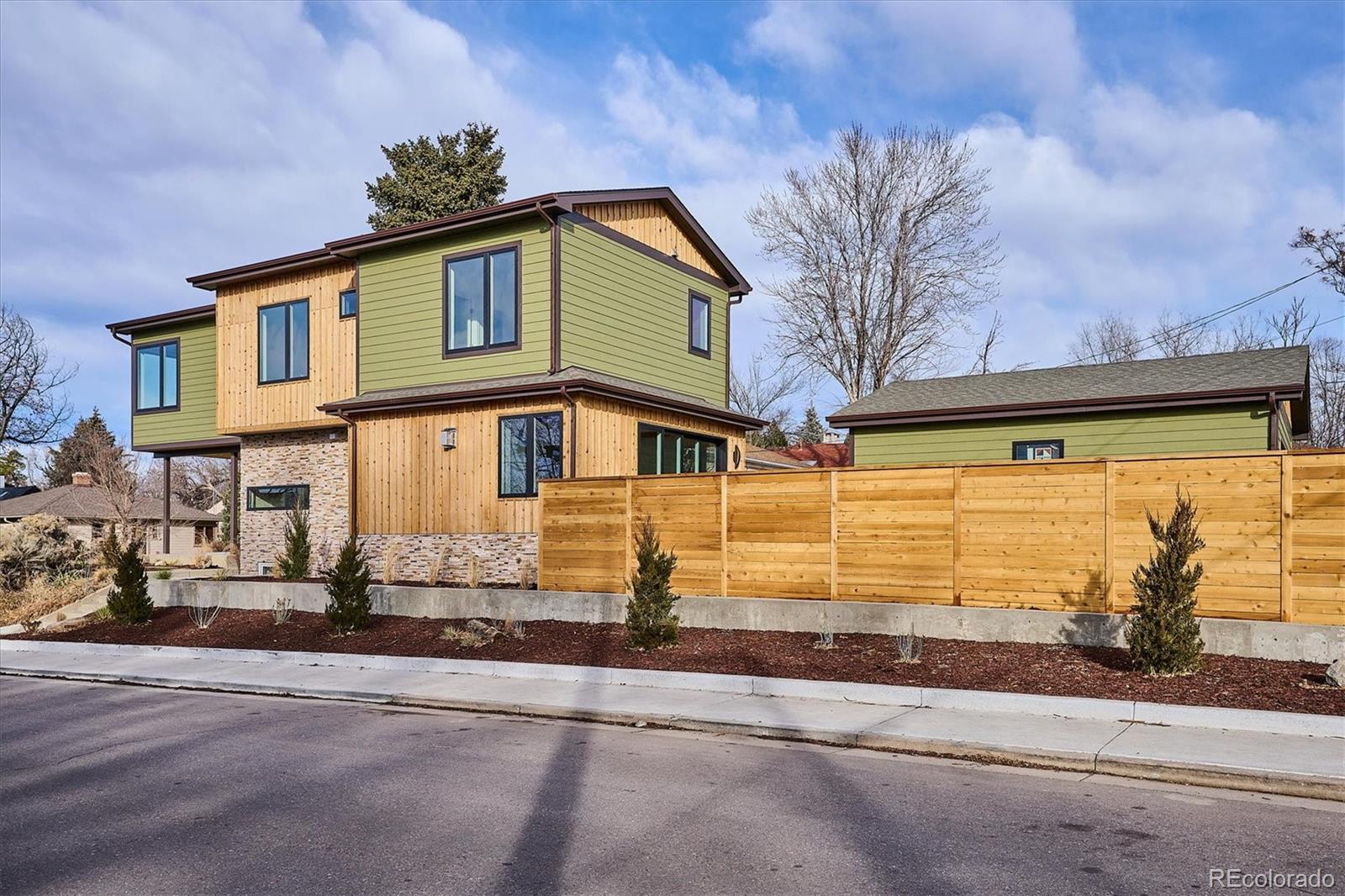 1590 S Columbine Street