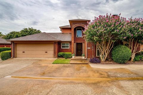 A home in Benbrook