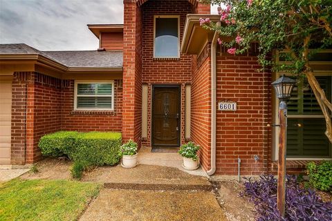 A home in Benbrook