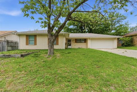 Photo of 209 Moonlight Trail, Stephenville, TX 76401 (MLS # 21241635)