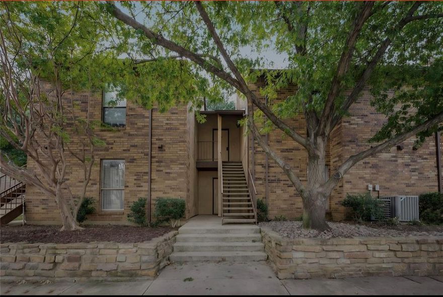 A 2 bd, 2 bath condo located in the Arlington Entertainment District a mile from Cowboys Stadium & Rangers Ballpark. Featuring an open floorplan, GE appliances, Nest thermostat, brand new fridge, new water heater, oversized AC unit, 3 new ceiling fans, new blinds, new carpet in closets, storm door, built-in shelves, tile and high-quality vinyl flooring throughout. Rec center with 3 pools, hot tub, tennis and pickle ball courts, and 2 parking spaces.