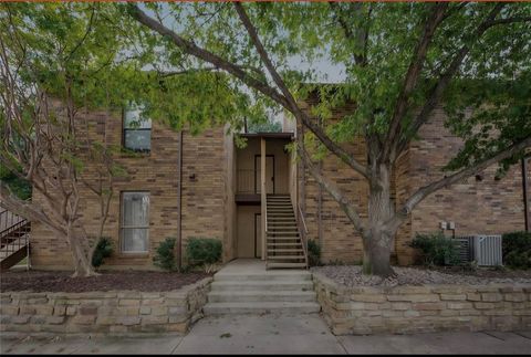 Photo of 1308 Memory Lane #5111, Arlington, TX 76011 (MLS # 21276517)