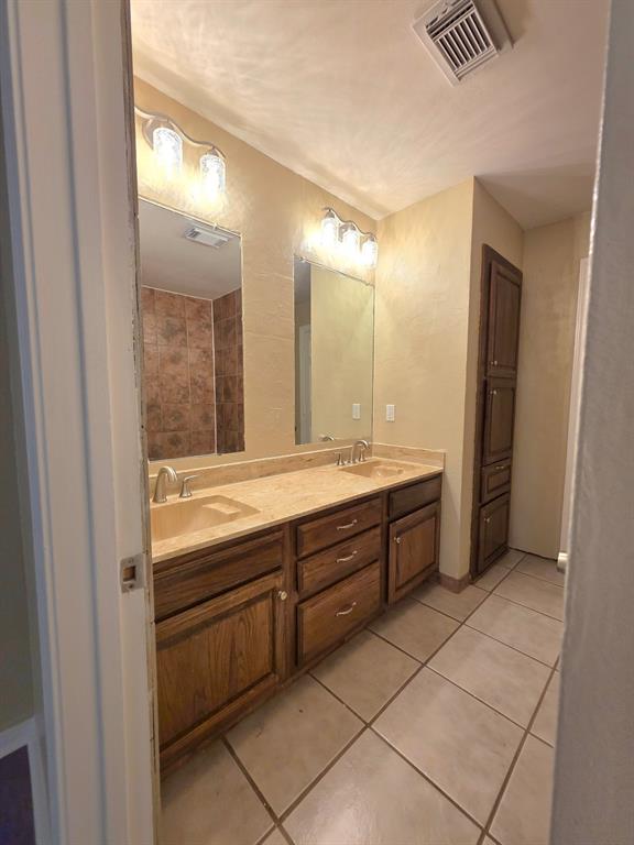 Cloisters Condo The - Residential