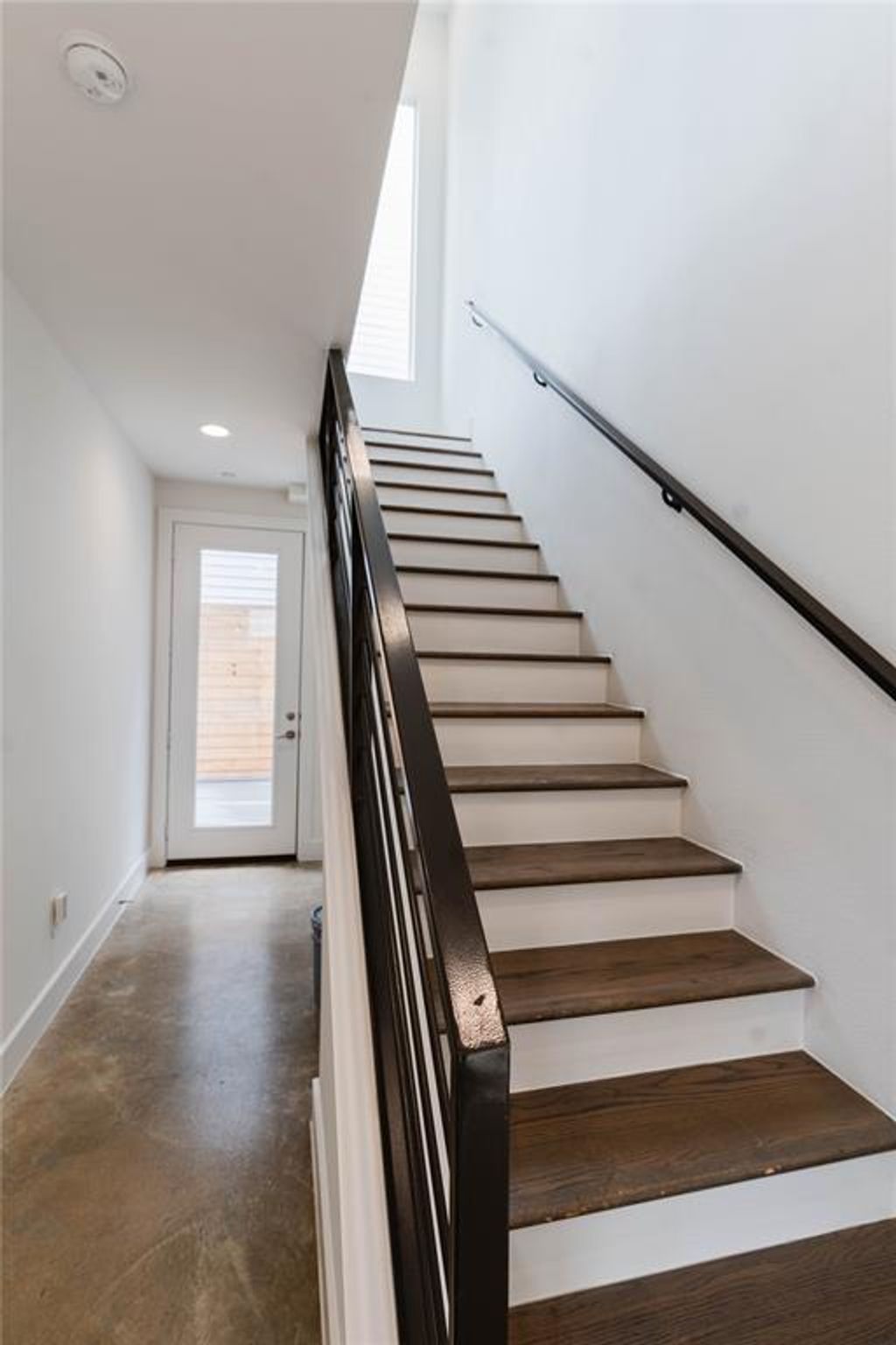 Photo of 2623 Kimsey Drive #101, Dallas, TX 75235 (MLS # 21252686)
