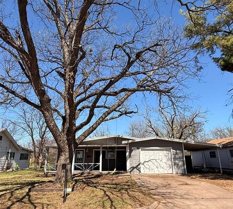 312 W Church Street Olney TX 76374