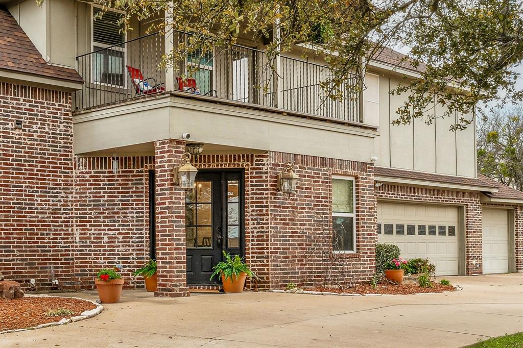 2710 Bob White Drive