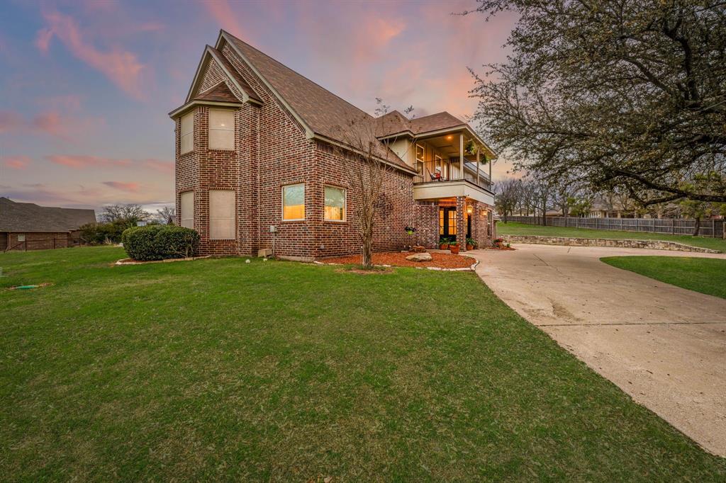2710 Bob White Drive
