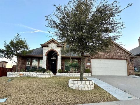 Photo of 2112 Fossil Mesa Way, Fort Worth, TX 76131 (MLS # 21180225)