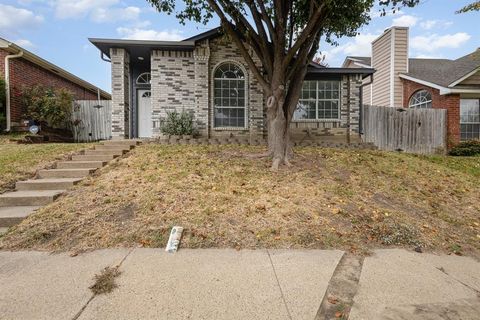 Photo of 1529 Savannah Street, Mesquite, TX 75149 (MLS # 21127963)