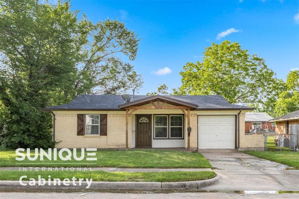 Photo of 1320 Longview Street, Mesquite, TX 75149 (MLS # 21013314)