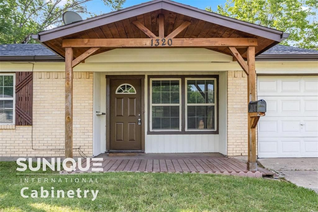 Photo of 1320 Longview Street, Mesquite, TX 75149 (MLS # 21013314)