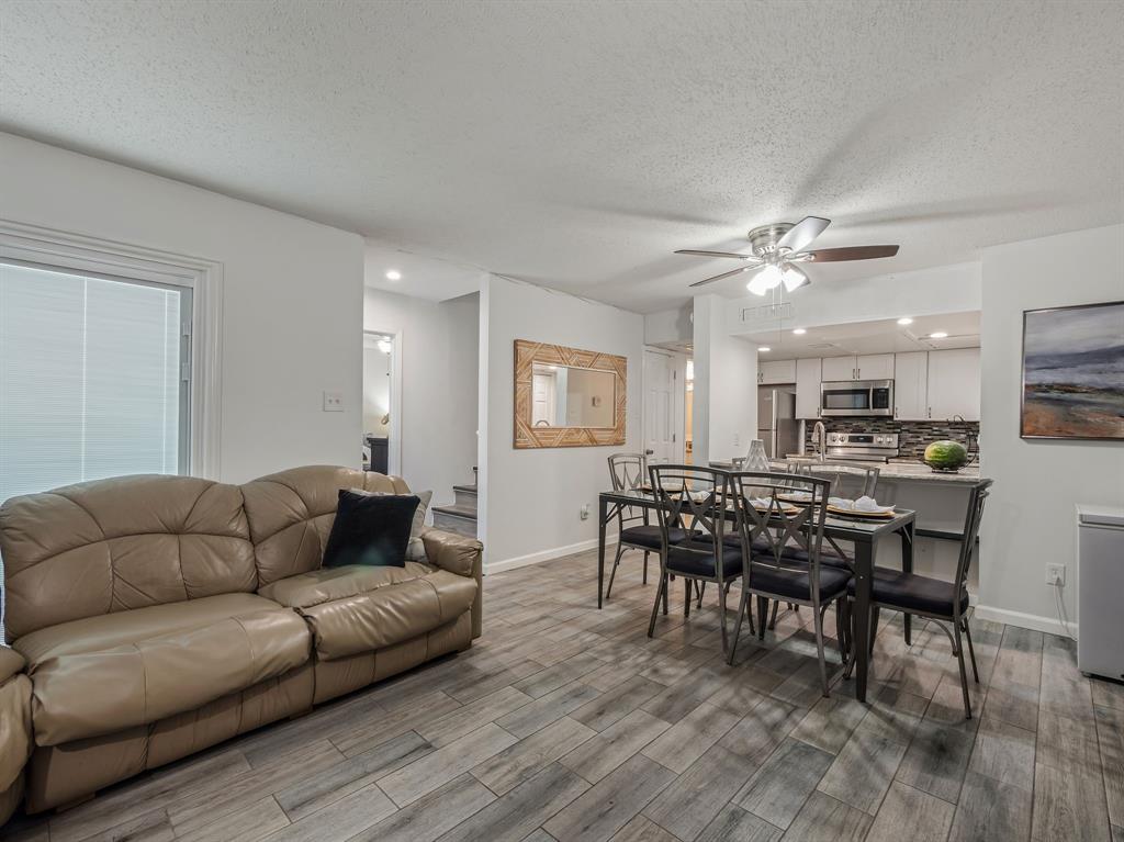 Country Condos Creek - Residential