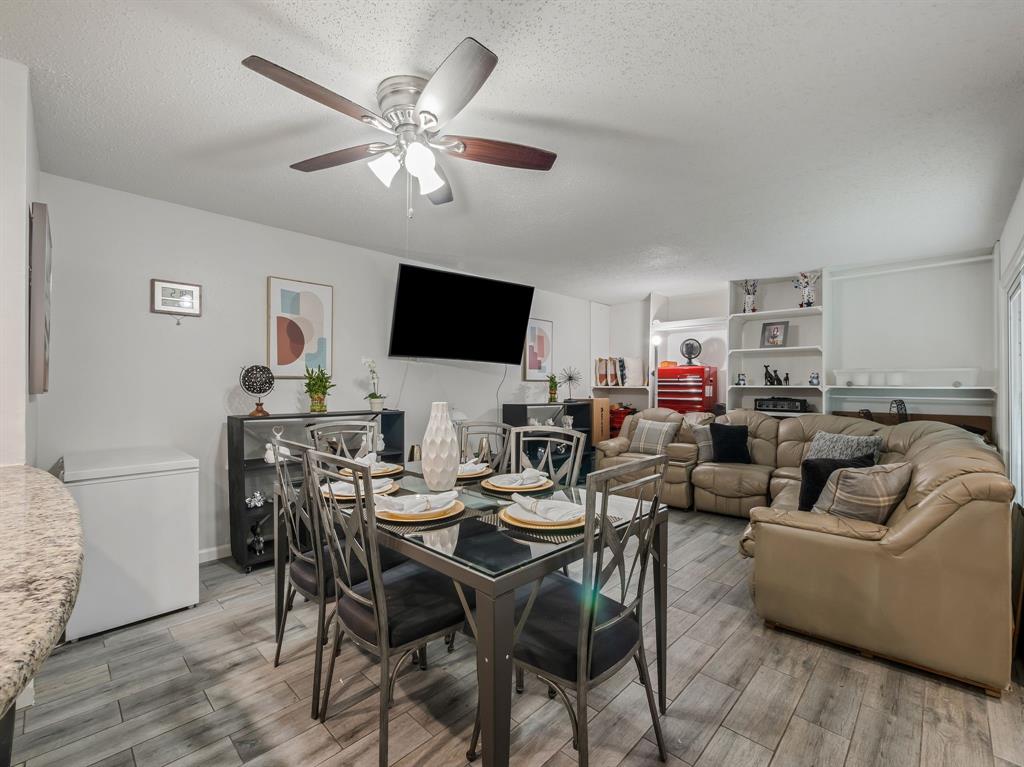 Country Condos Creek - Residential