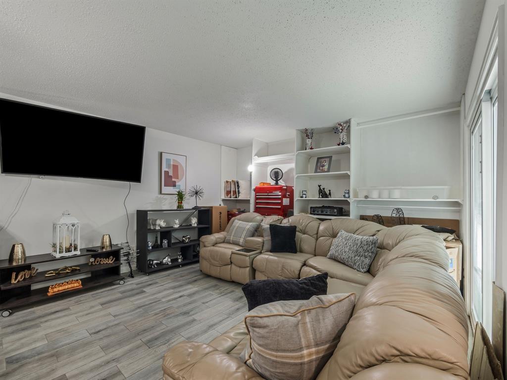 Country Condos Creek - Residential