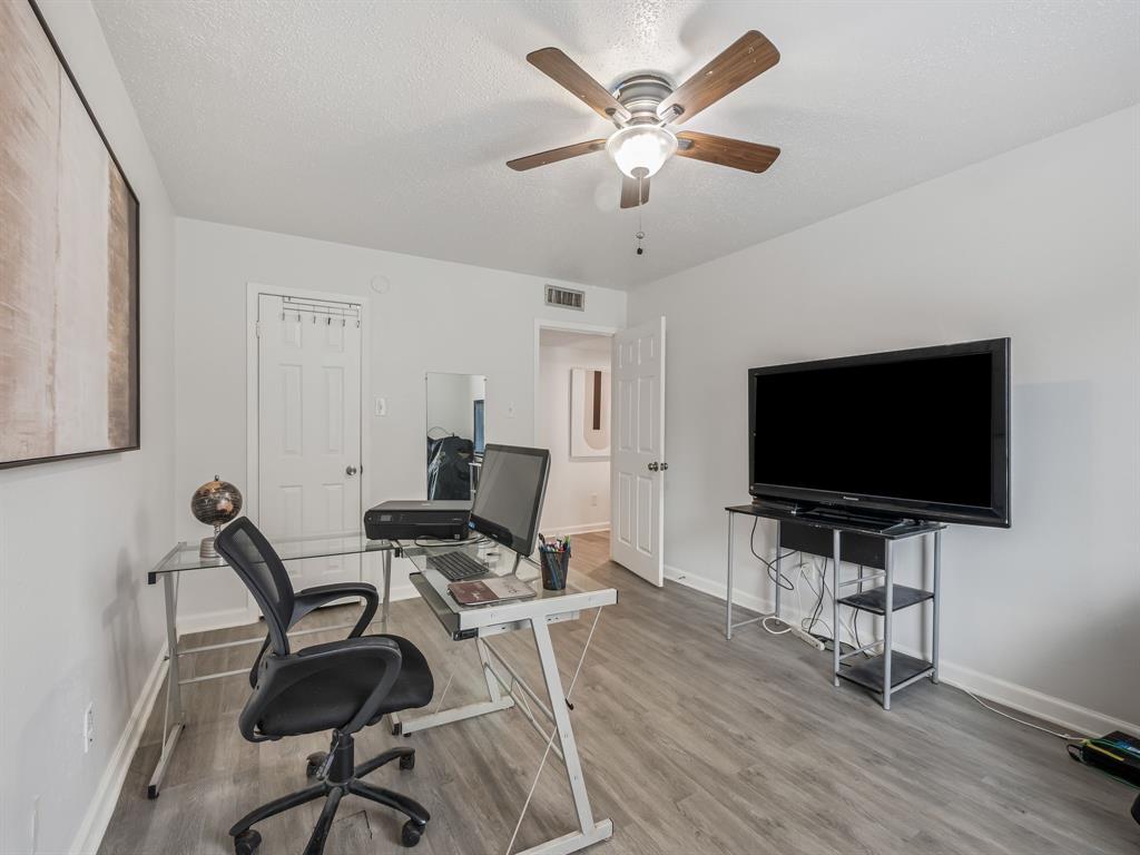 Country Condos Creek - Residential