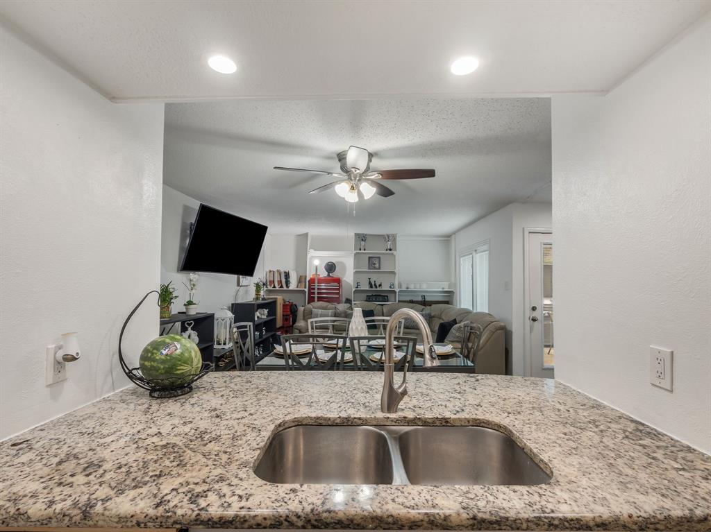 Country Condos Creek - Residential