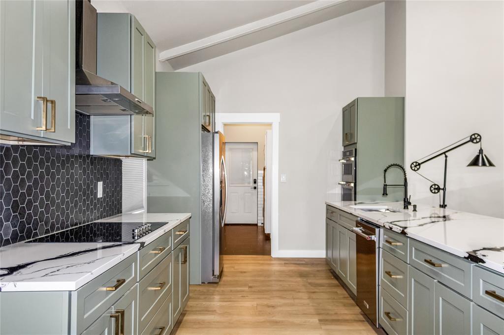 2019 N Lake Drive