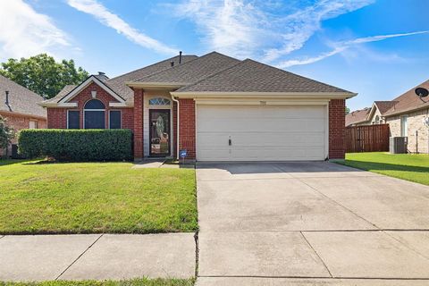 Photo of 702 Lake Bridge Drive, Lake Dallas, TX 75065 (MLS # 21272425)