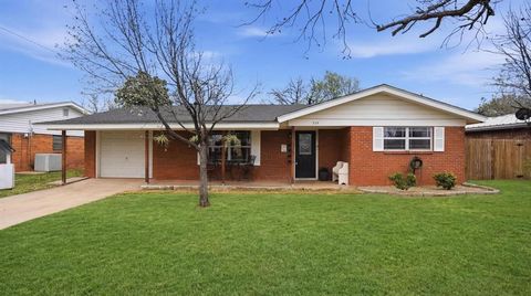 Photo of 755 Crestwood Drive, Abilene, TX 79603 (MLS # 21212038)