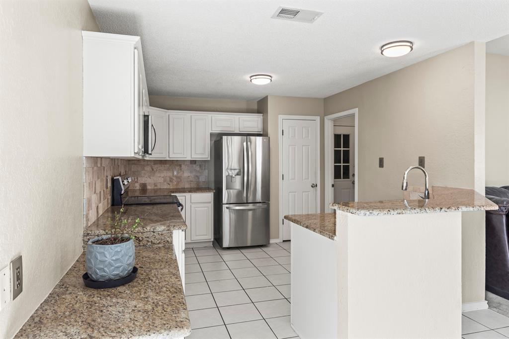 HIGHLANDS OF LINDALE - Residential