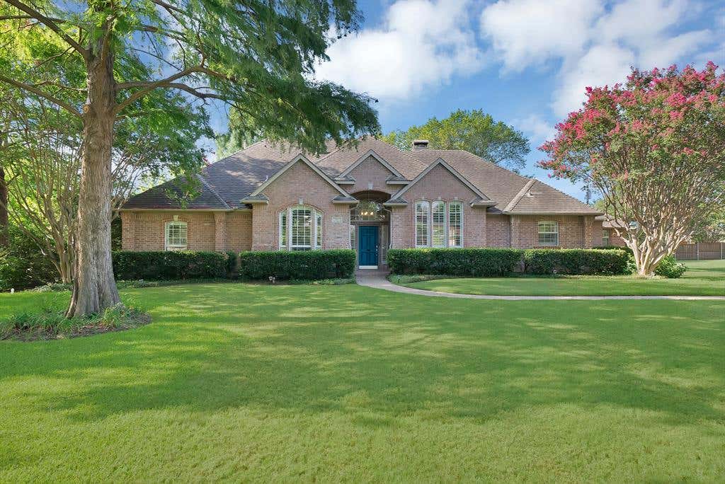 Photo of 165 E Dove Road, Southlake, TX 76092 (MLS # 21350090)